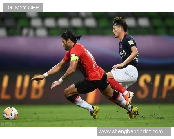 重庆足球队实力之争引发热议球迷观点各异谁能说服对方